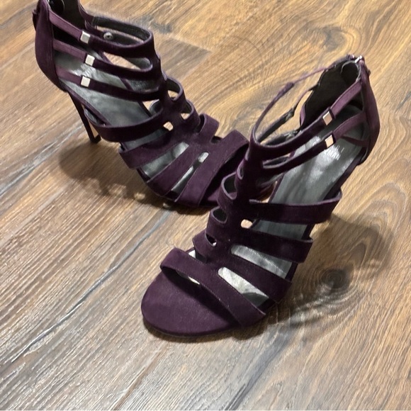 Stuart Weitzman purple suede sandal heels 8.5 - Picture 3 of 9